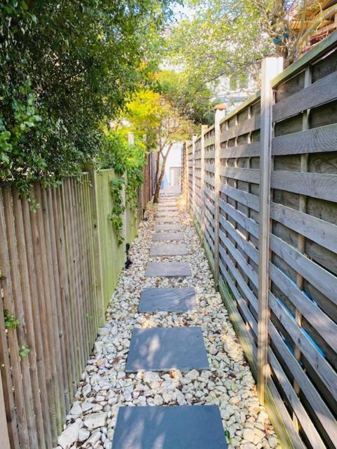 Apartament Stunning, Stylish Garden Flat In The Heart Of Wimbledon