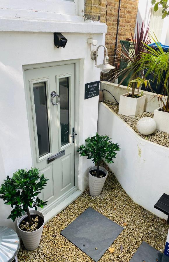 Apartament Stunning, Stylish Garden Flat In The Heart Of Wimbledon *