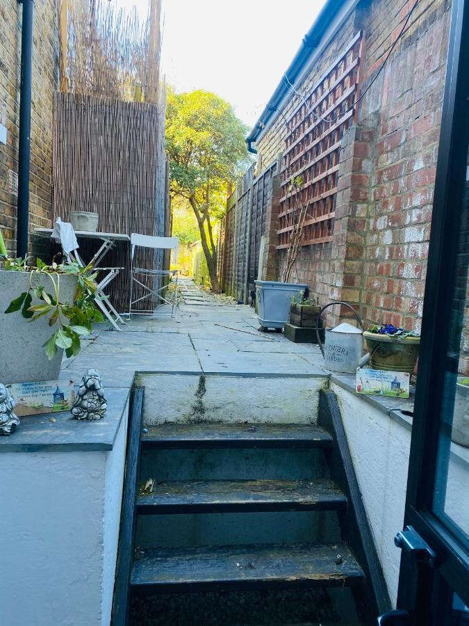 Stunning, Stylish Garden Flat In The Heart Of Wimbledon Apartament *