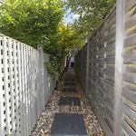 Stunning, Stylish Garden Flat In The Heart Of Wimbledon