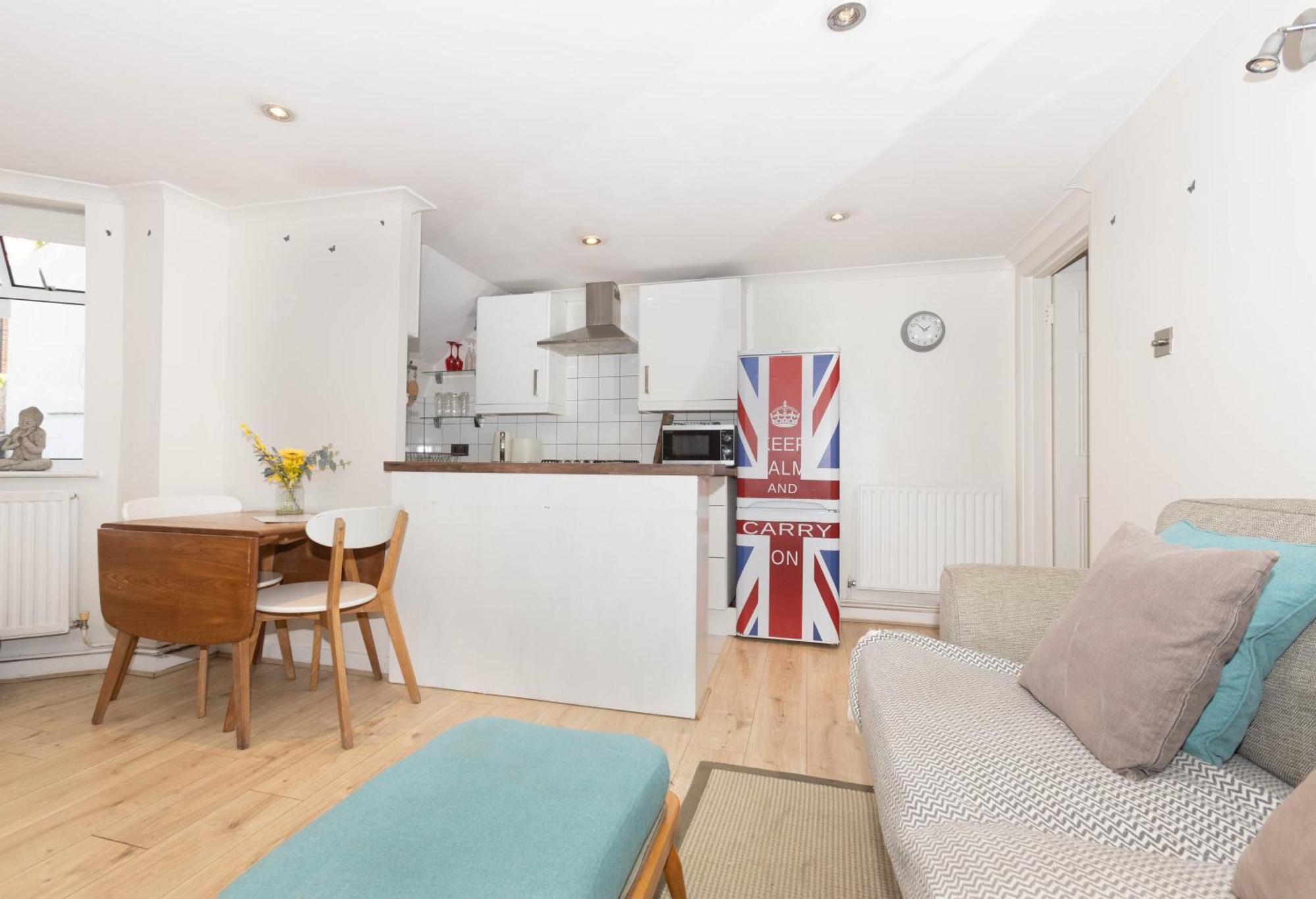 Stunning, Stylish Garden Flat In The Heart Of Wimbledon London
